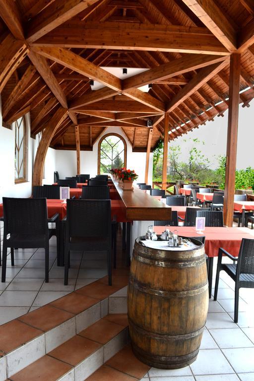 Tekergo Motel Es Etterem Velence Exterior foto