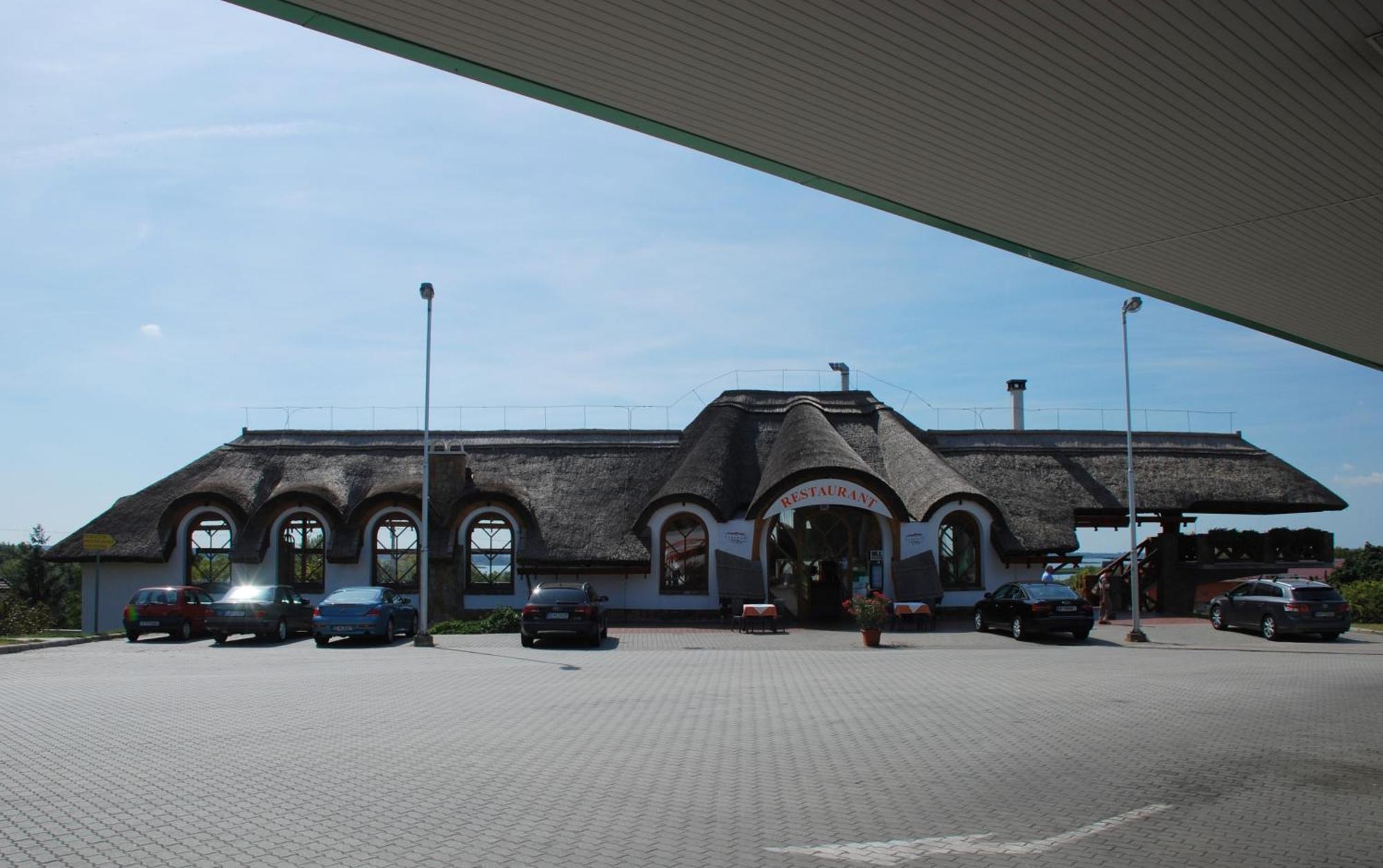 Tekergo Motel Es Etterem Velence Exterior foto