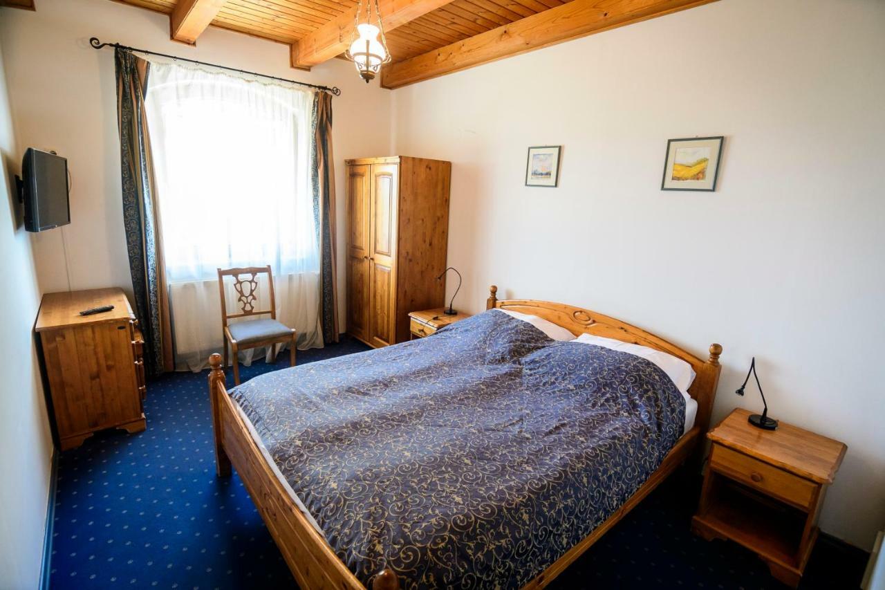 Tekergo Motel Es Etterem Velence Exterior foto