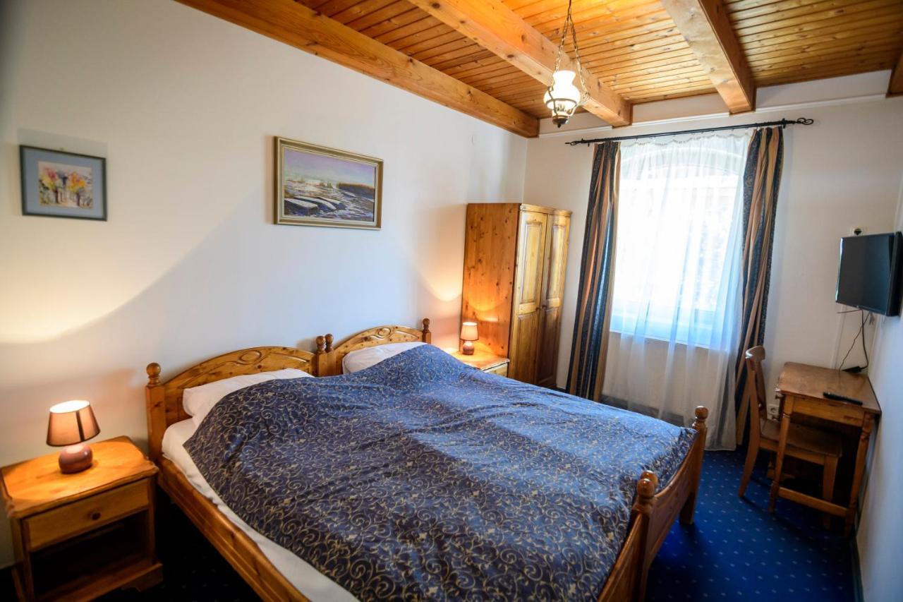 Tekergo Motel Es Etterem Velence Exterior foto